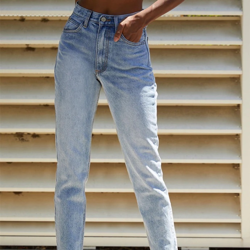 brandy Melville light wash straight leg jeans rr021